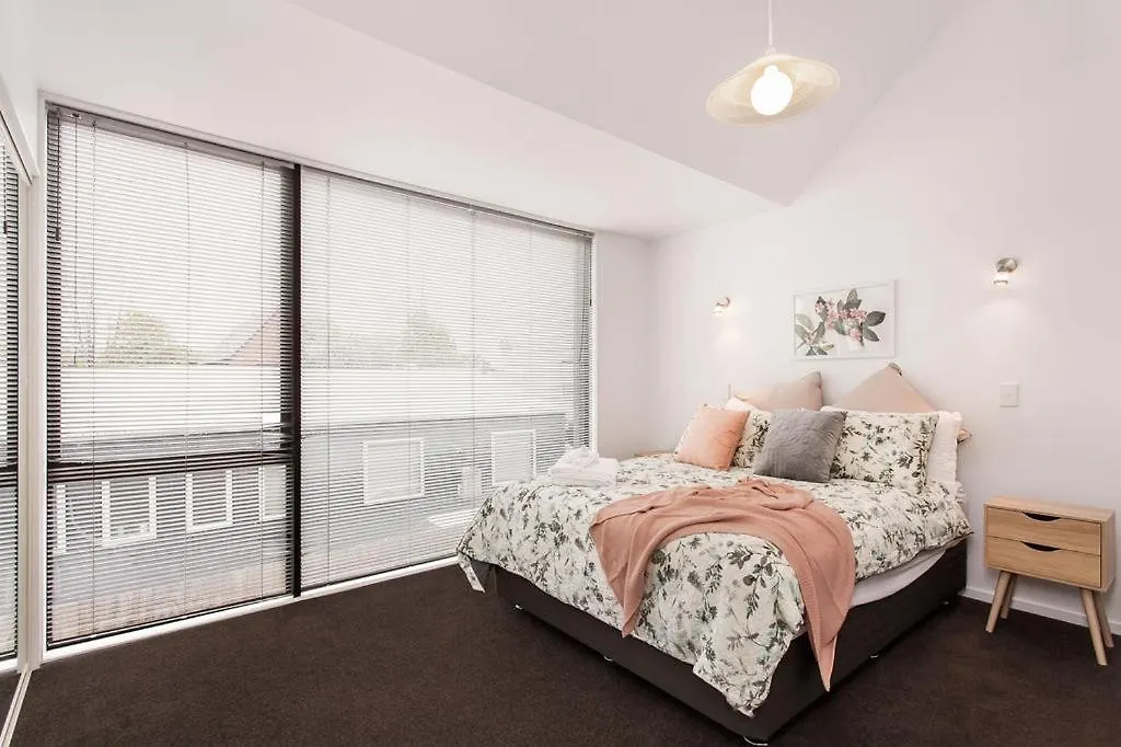 Funky Spacious 2Bdrms 2Bthrms Free Covered Park. Christchurch